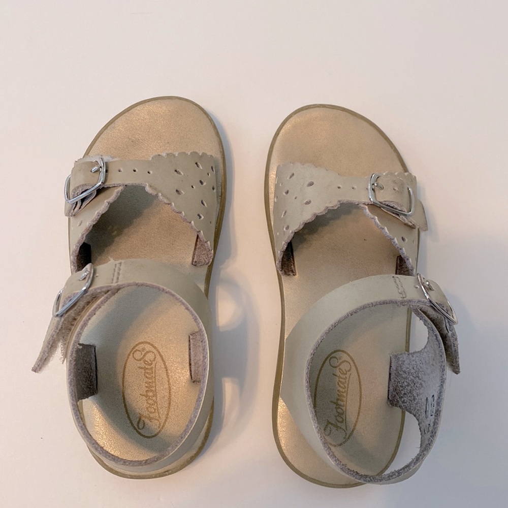 Footmates Sandals size 9 toddler, Gold